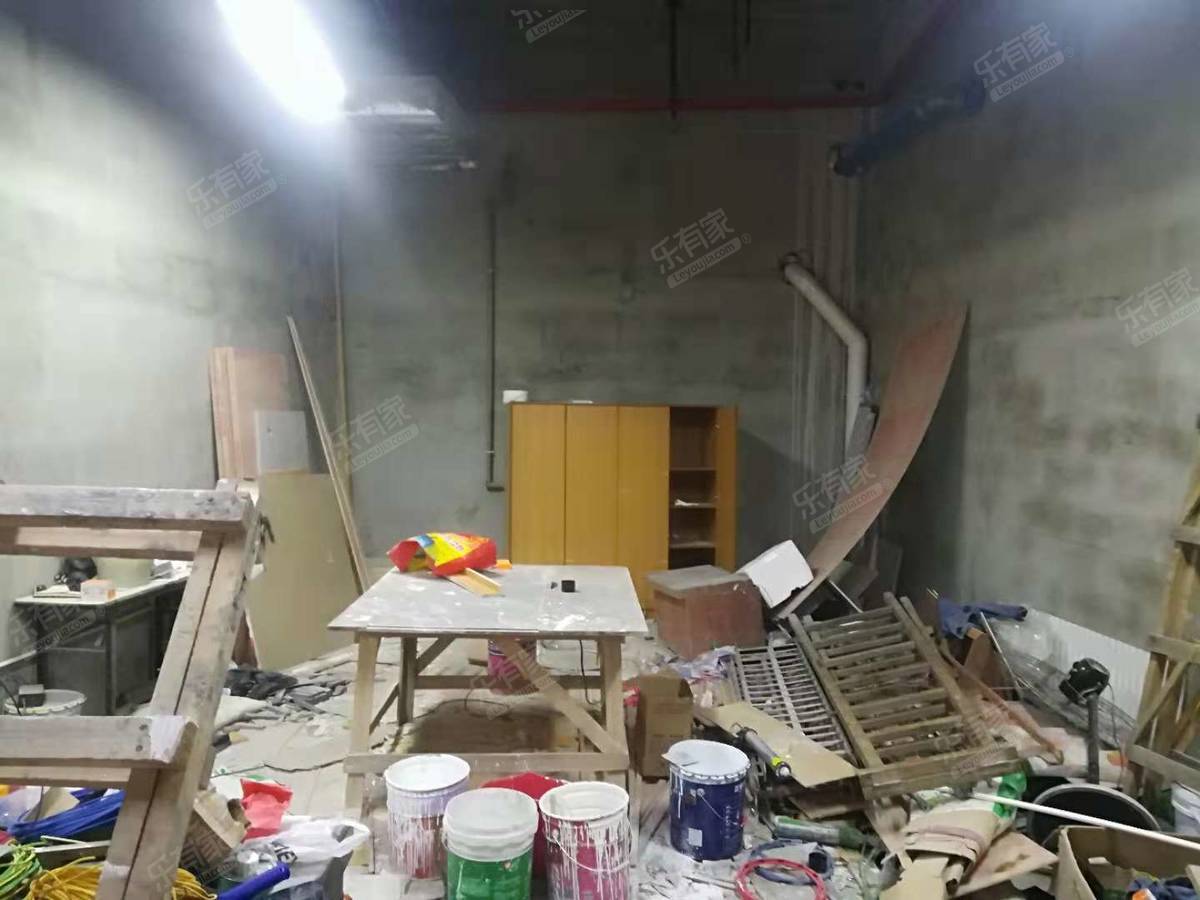 地铁口，三房急售