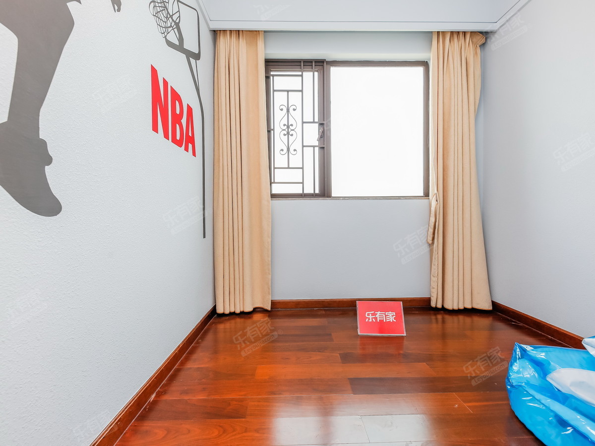 益田假日广场楼上，怀德公元精装四房业主诚心出售