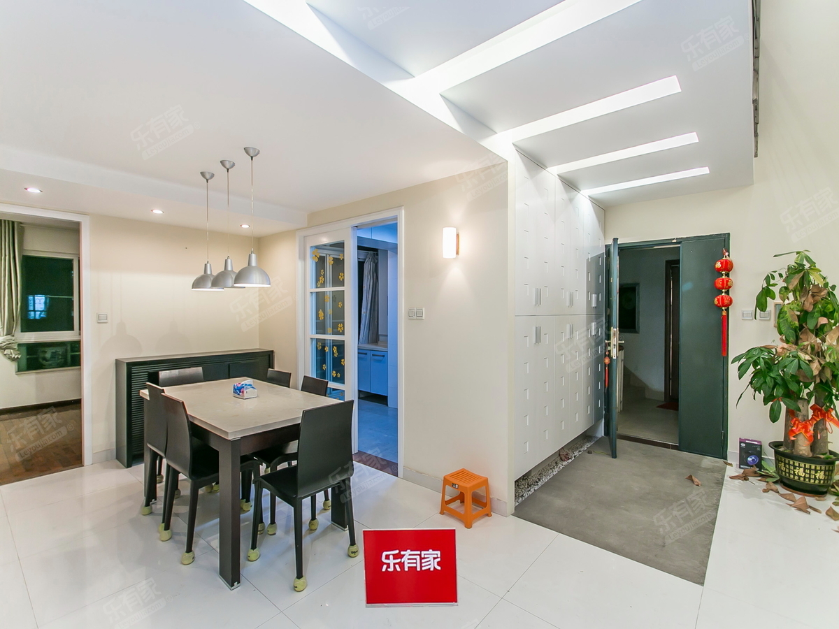 顶复小高层看花园，视野开阔无遮挡，比邻深圳湾和人才公园