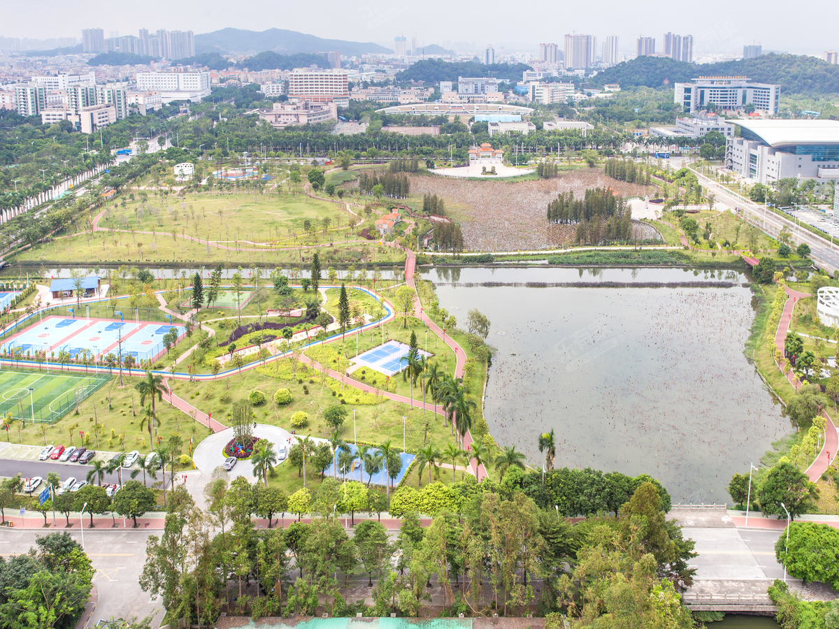 臻华花园得能湖公园2