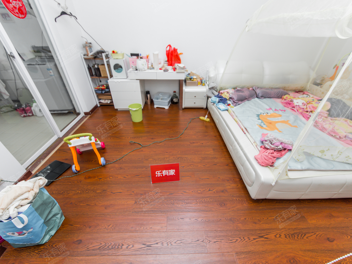 隆生东湖花园二区大房出售露台