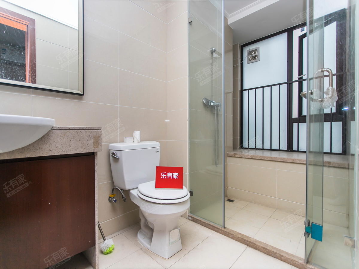 保利百合花园精装房出售，随时看房，价格可谈