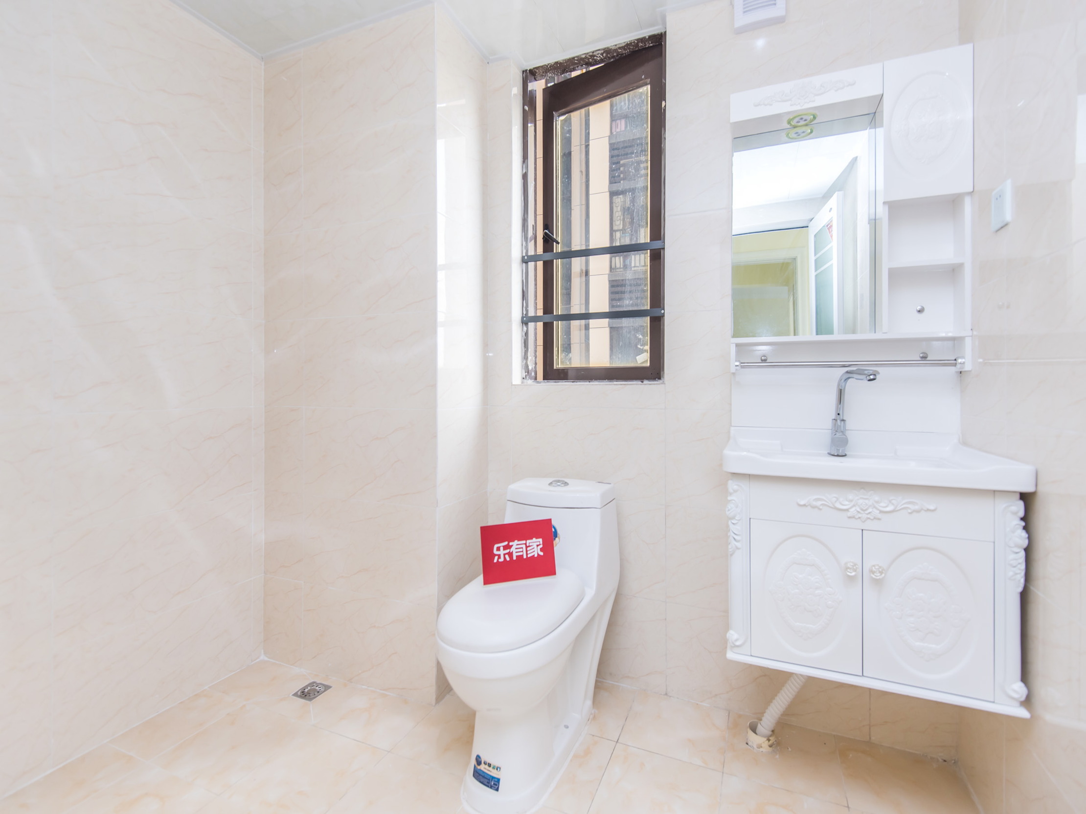 益田大运城邦八期，方正户型，朝南采光佳，带地面花园，人车分流，商业、公园环绕，诚心出售，随时看房！