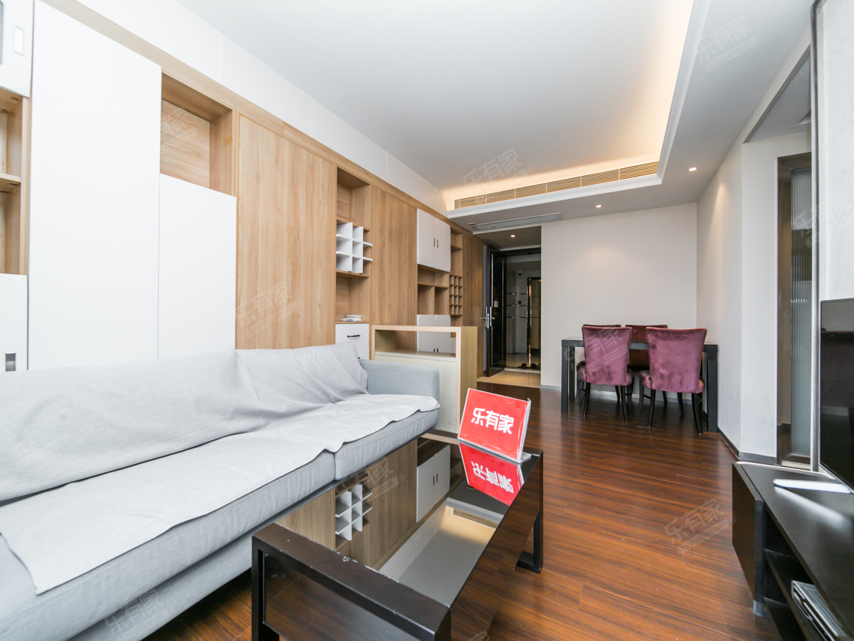 地铁口零距离小区，环境优美，适宜居住