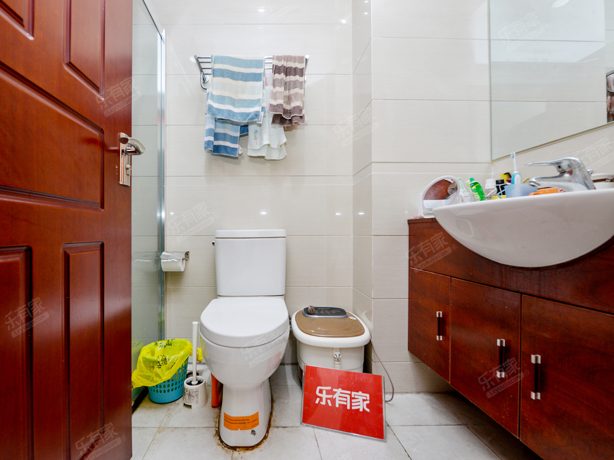 中兴两房，带精装，诚心出售