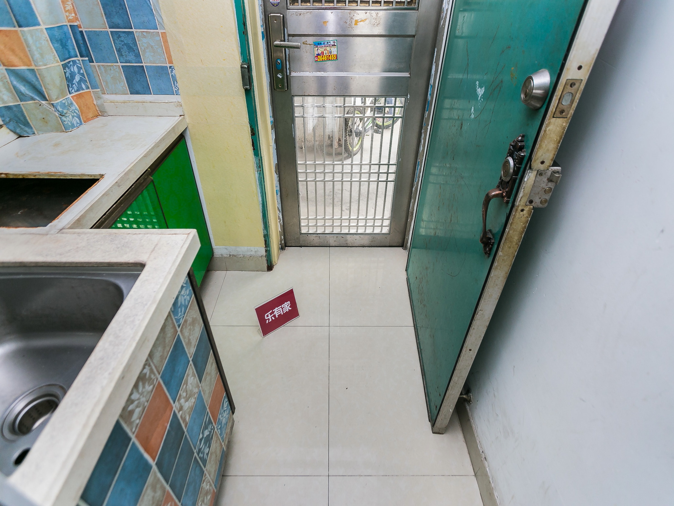 深华园 南向一室