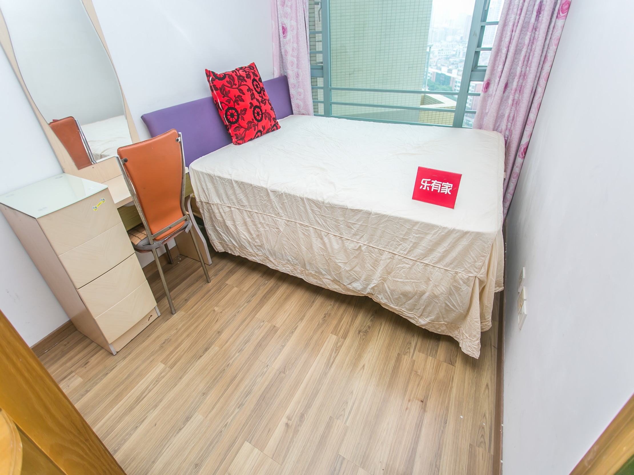 西城上筑，鸿荣源品质楼盘，高使用，产权优质，价格可以谈