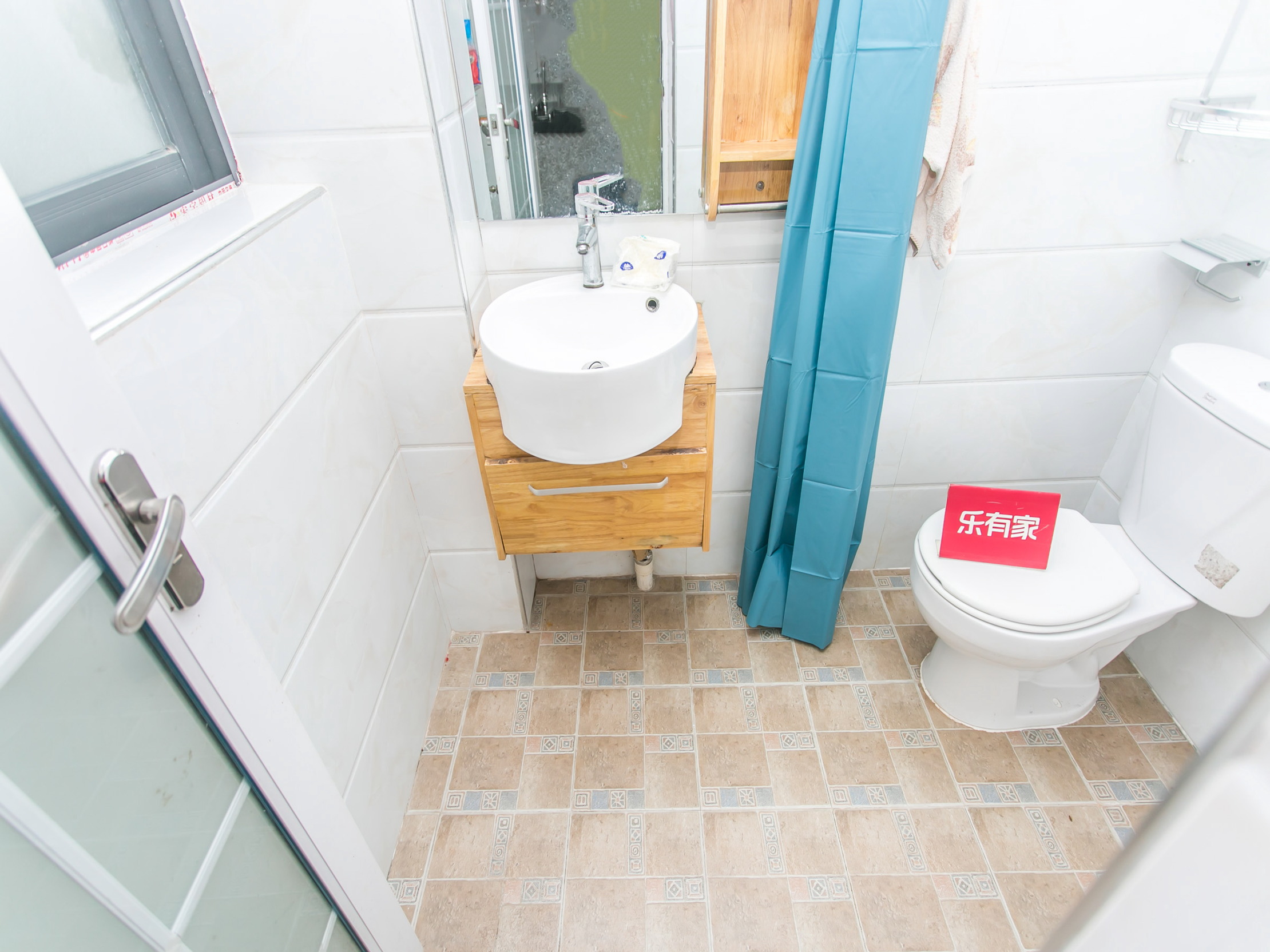 大悦城旁，有院子，宝民花园居家三房，业主诚心出售，价格可谈