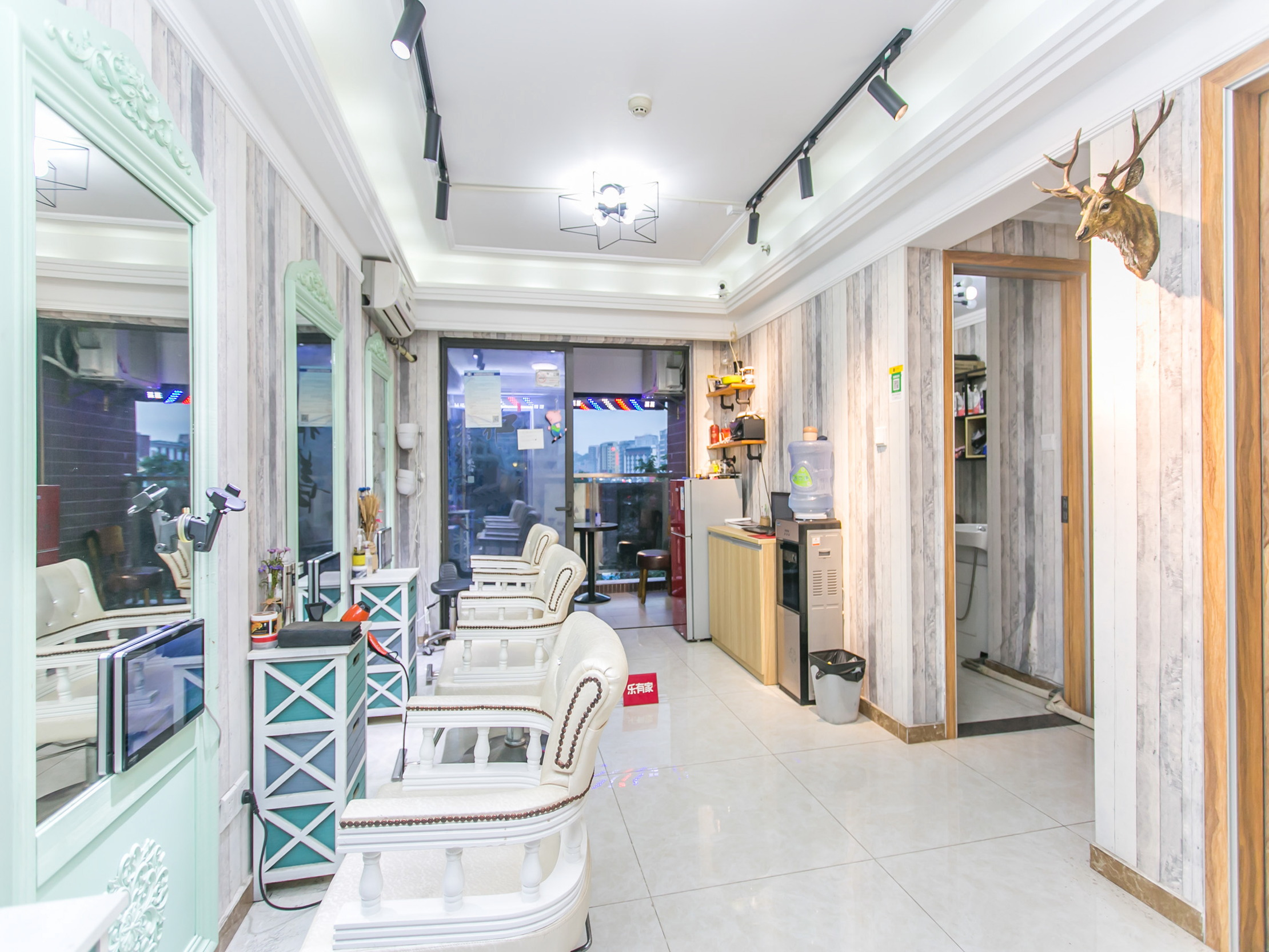 距离1号线固戍地铁站100米，300米内有商超，