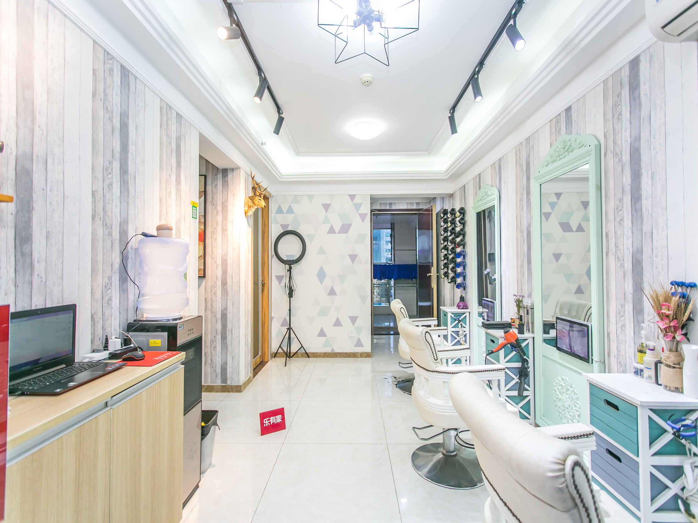 距离1号线固戍地铁站100米，300米内有商超，