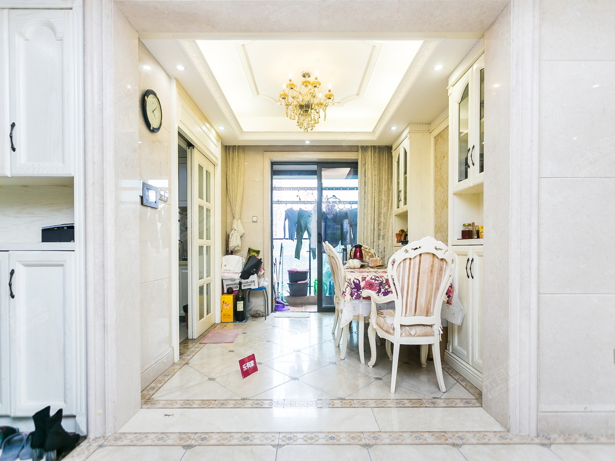 南山绿海湾花园四房两厅，尽享舒适生活！