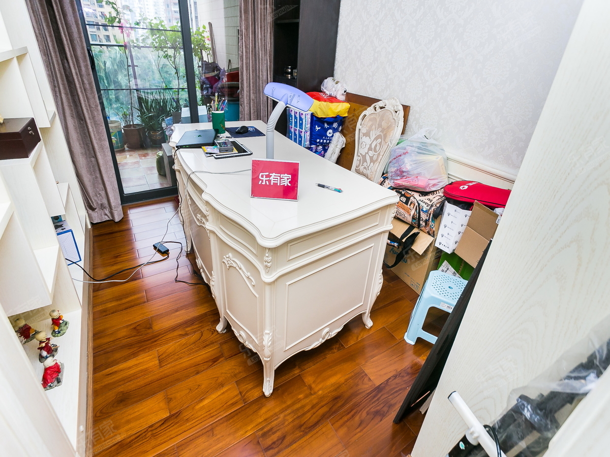 南山绿海湾花园四房两厅，尽享舒适生活！