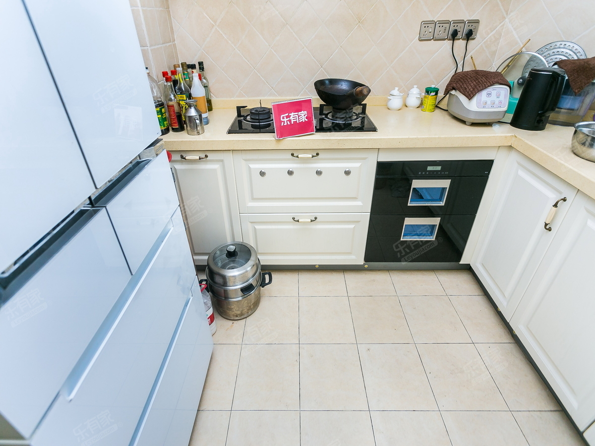 南山绿海湾花园四房两厅，尽享舒适生活！