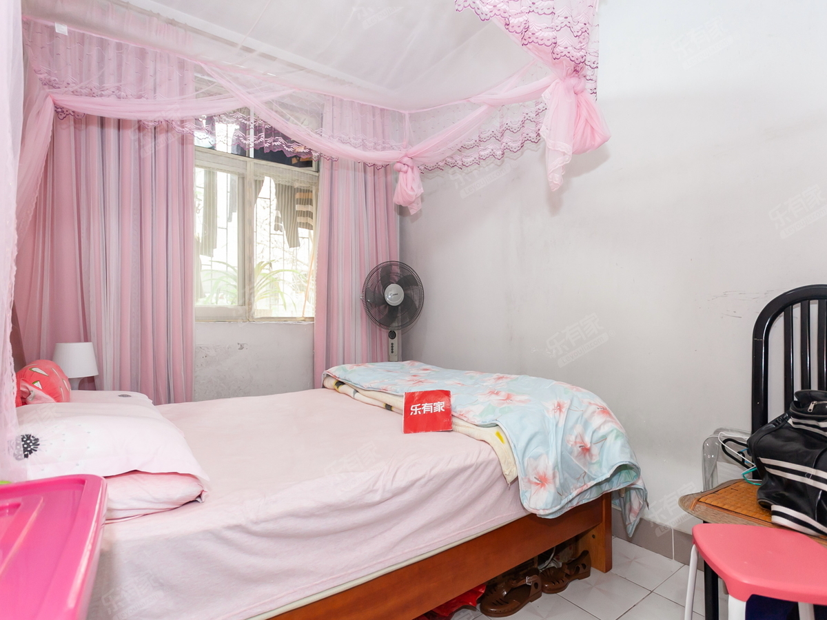 四海公园旁，高使用率2房，诚心出！