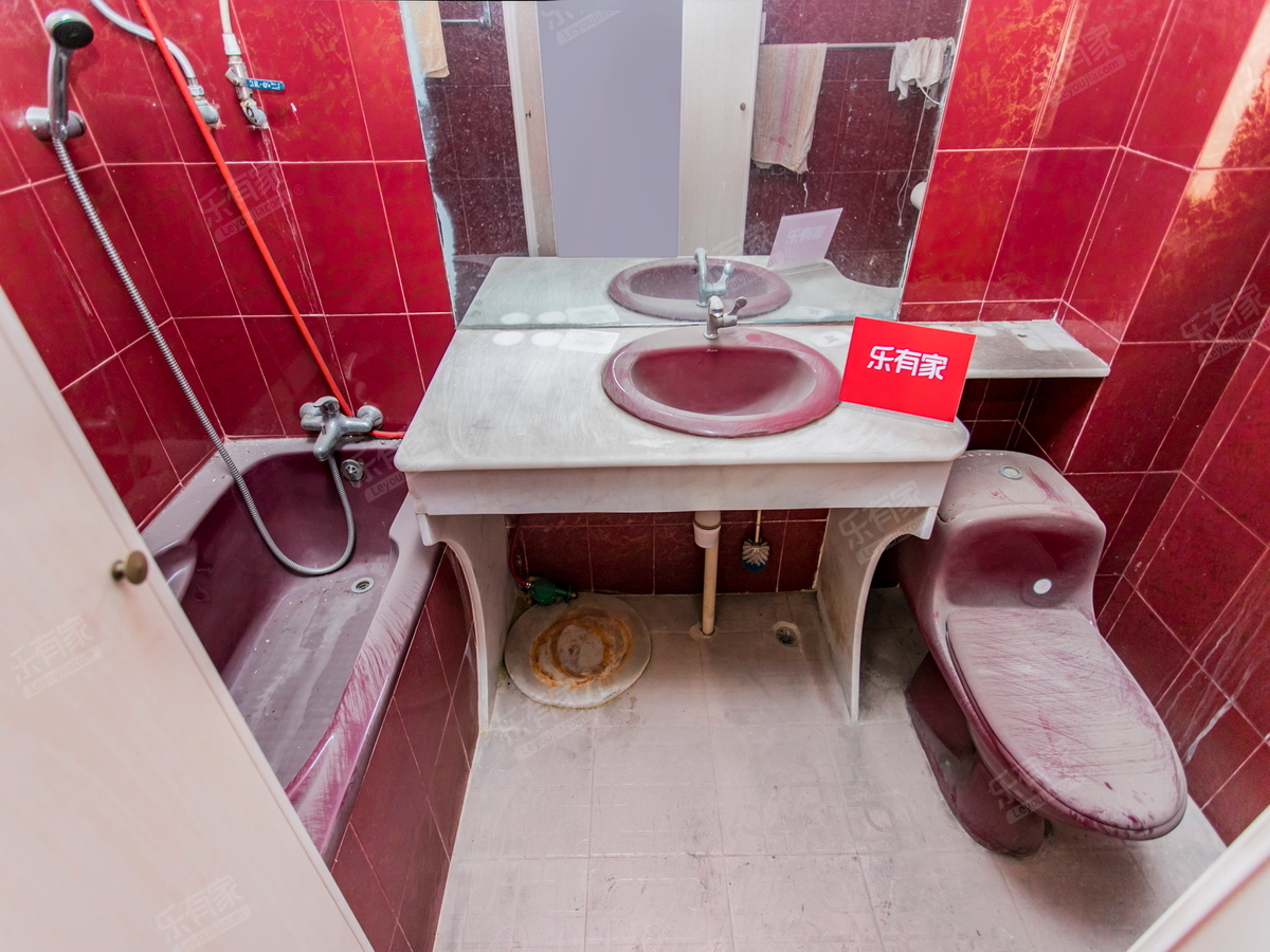 麦地江南新村四房诚心放卖