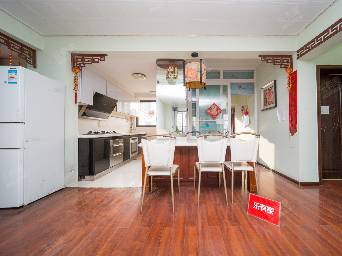 中旅精装大3房，户型方正，采光好