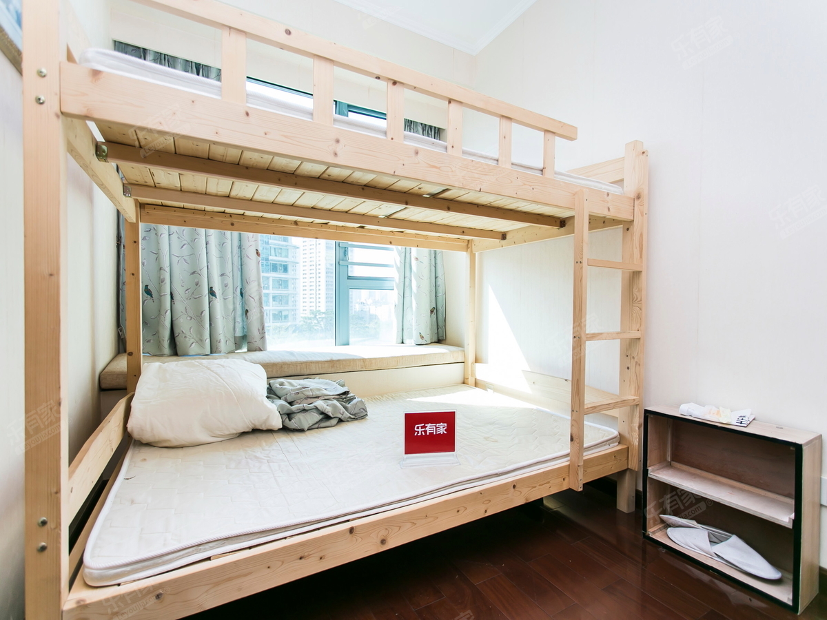 福田会展旁边，港丽豪园，正规三房户型方正，诚心出售