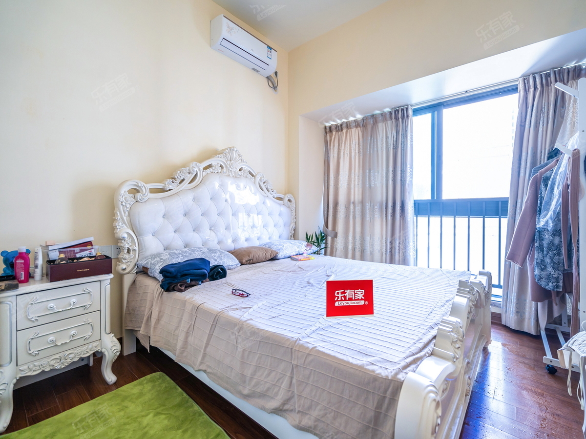 十里银滩三期海悦湾，全屋精装修，家电齐全，拎包入住。