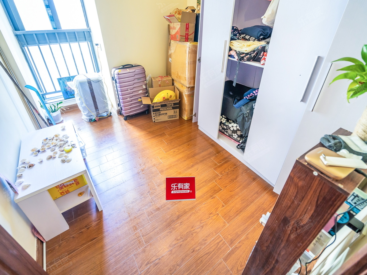 十里银滩三期海悦湾，全屋精装修，家电齐全，拎包入住。