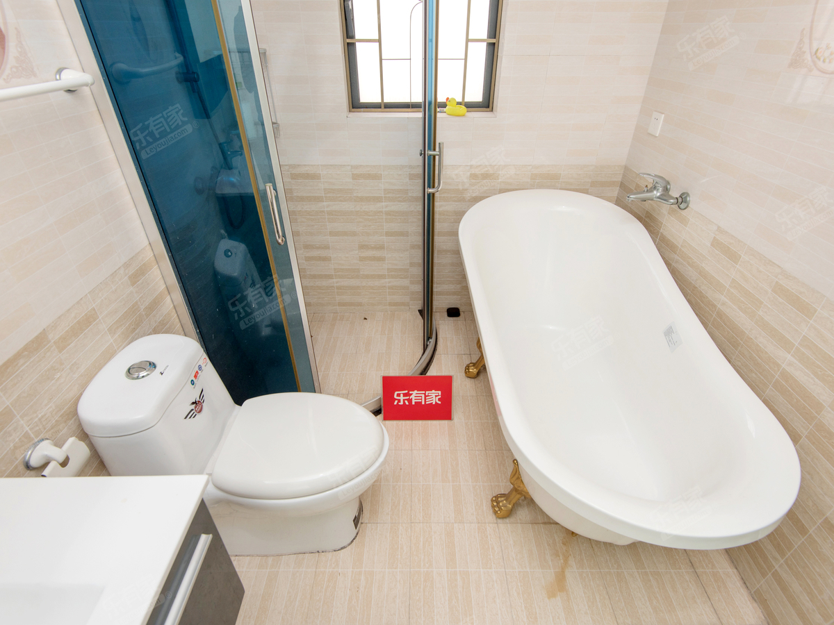 深中出口，东区精装3房出售！!