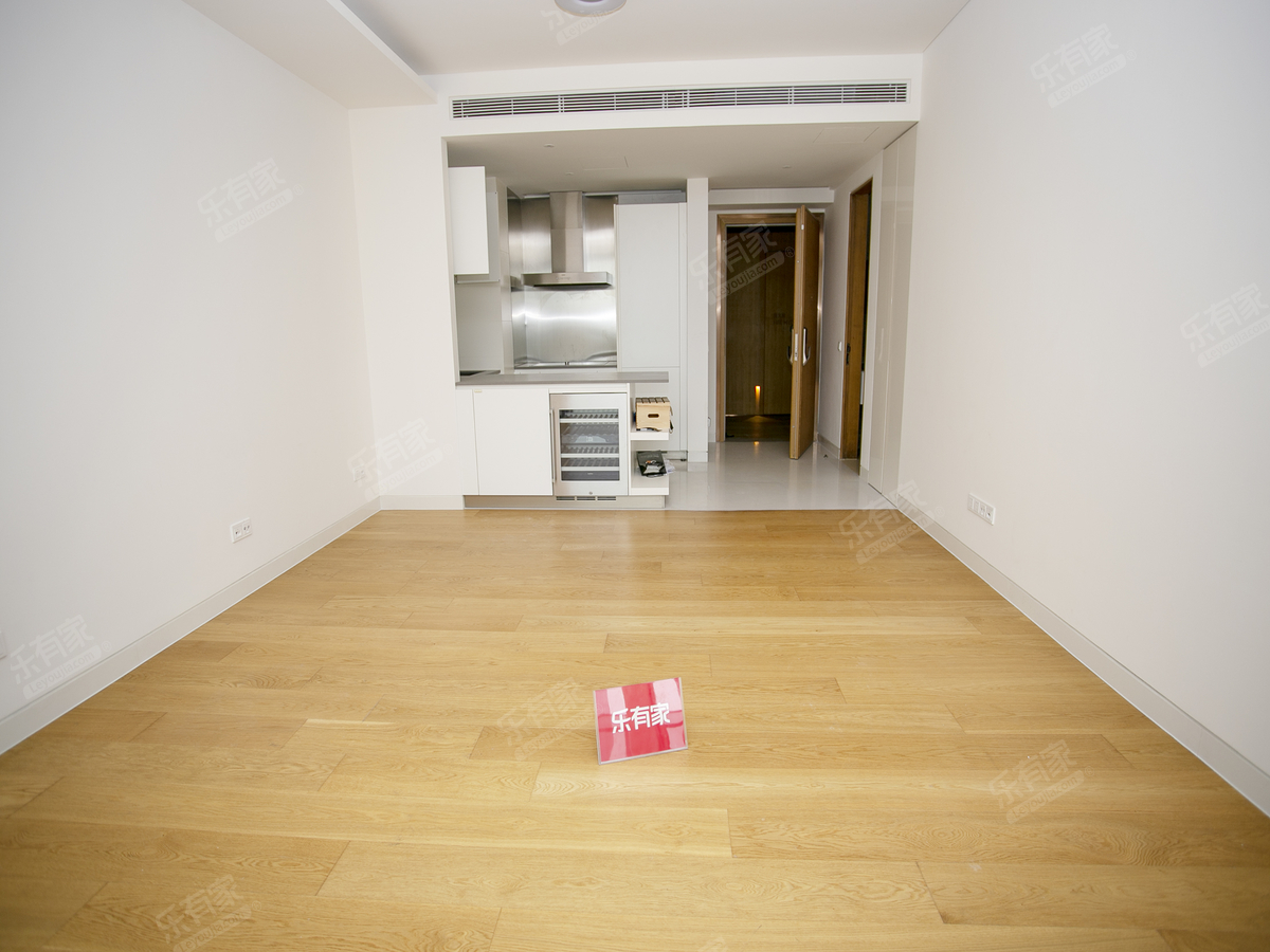 深业上城南向精装一房