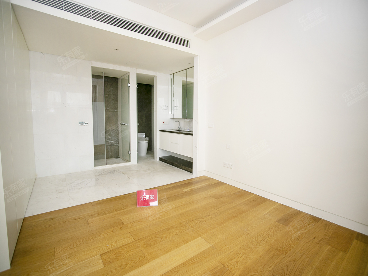 深业上城南向精装一房