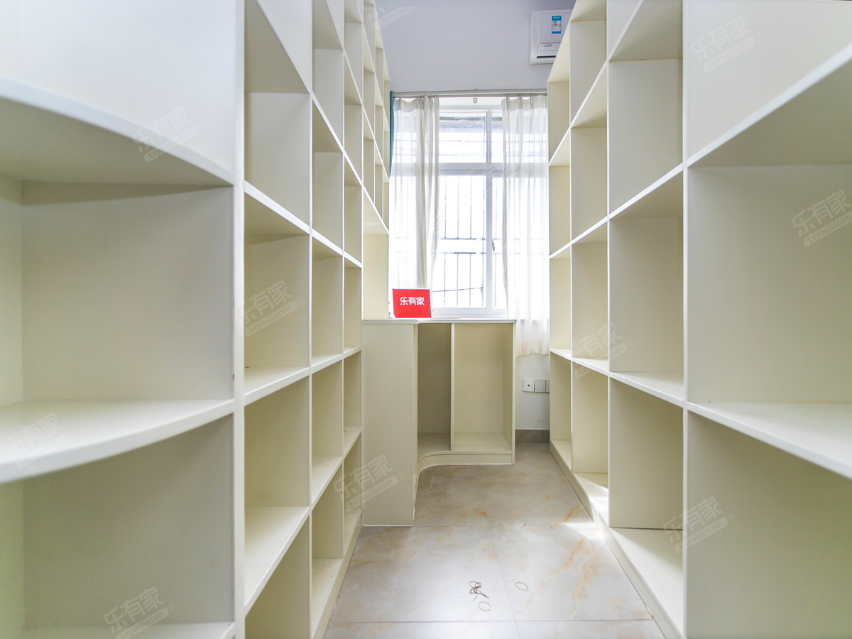 怡都大厦，精装大三房，目前性价比非常高，看房方便