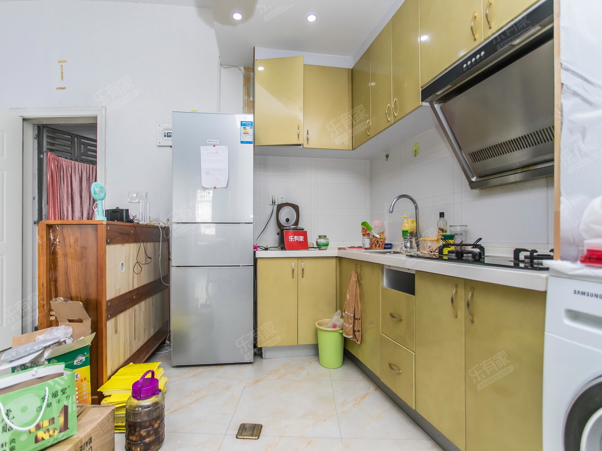 怡都大厦，精装大三房，目前性价比非常高，看房方便