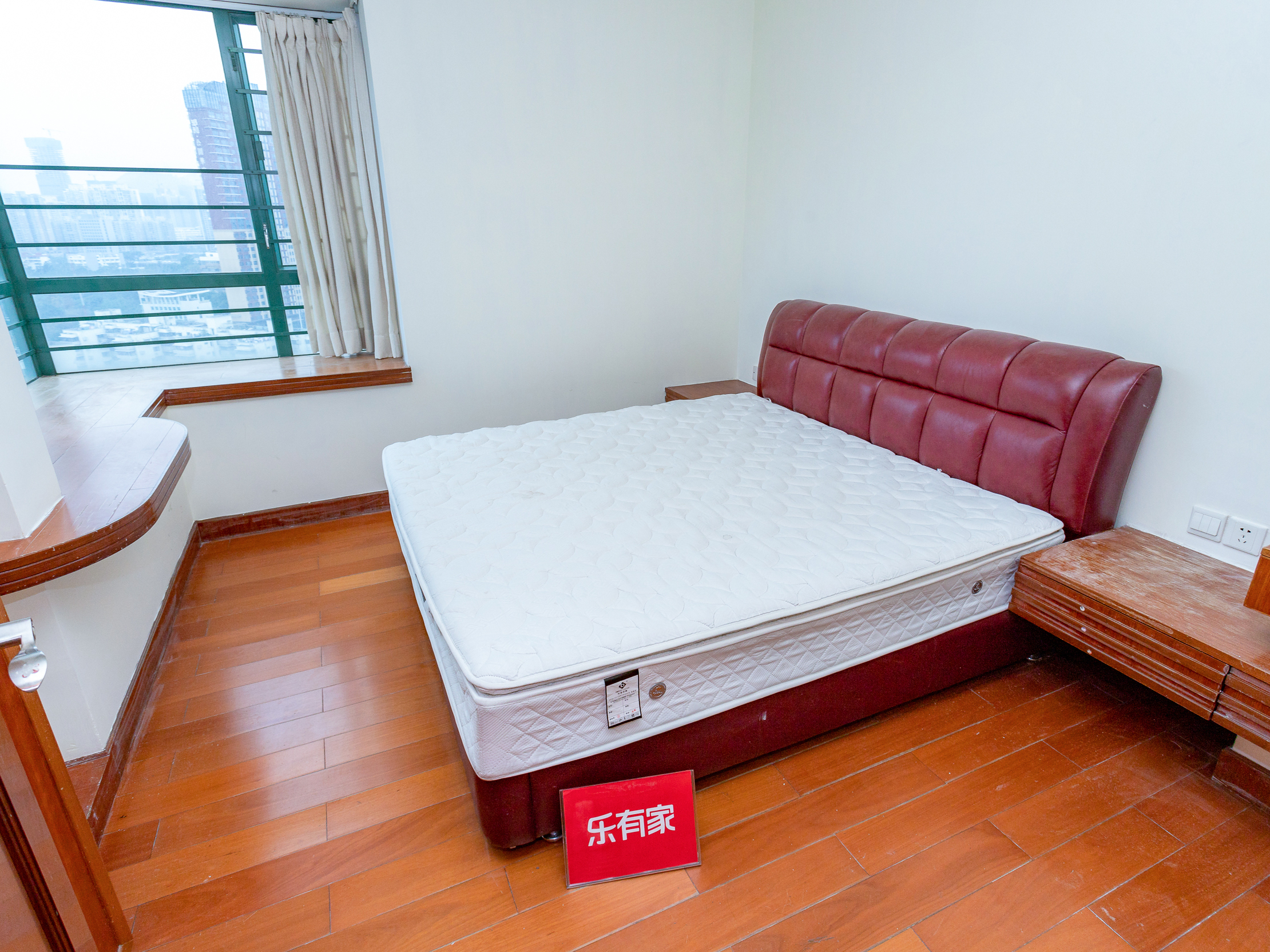 嘉年华名苑正规三房，视野无遮挡，地铁口，看房方便！！