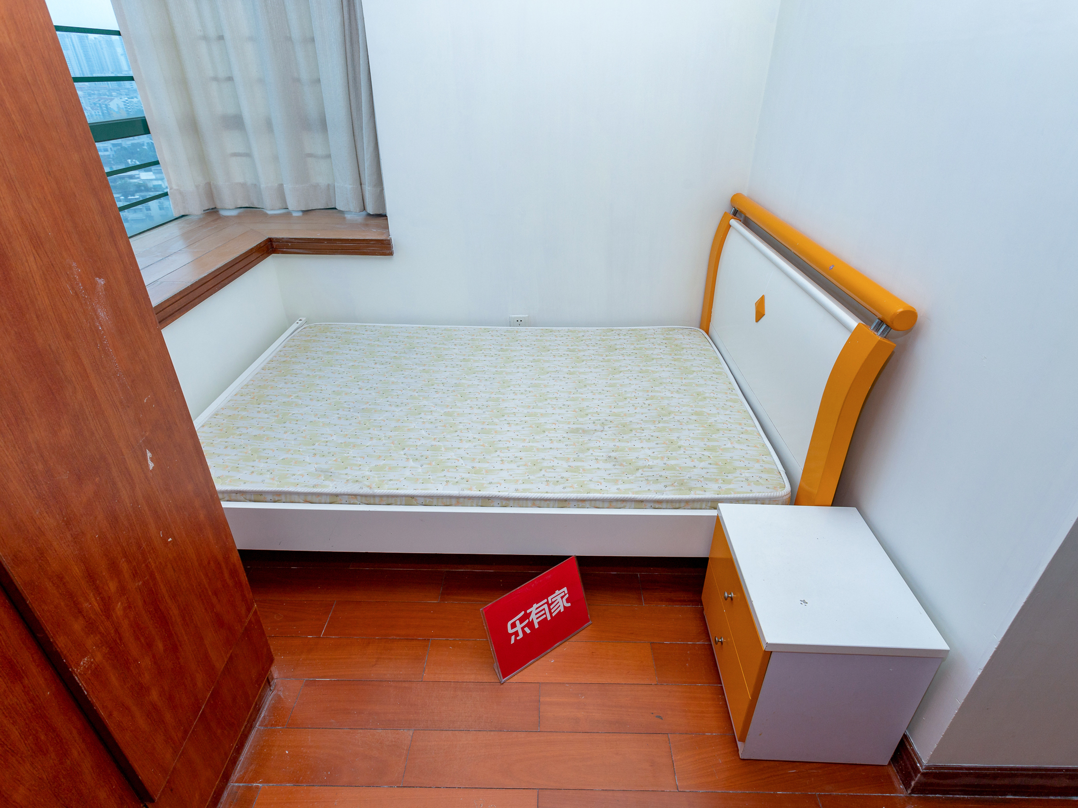 嘉年华名苑正规三房，视野无遮挡，地铁口，看房方便！！