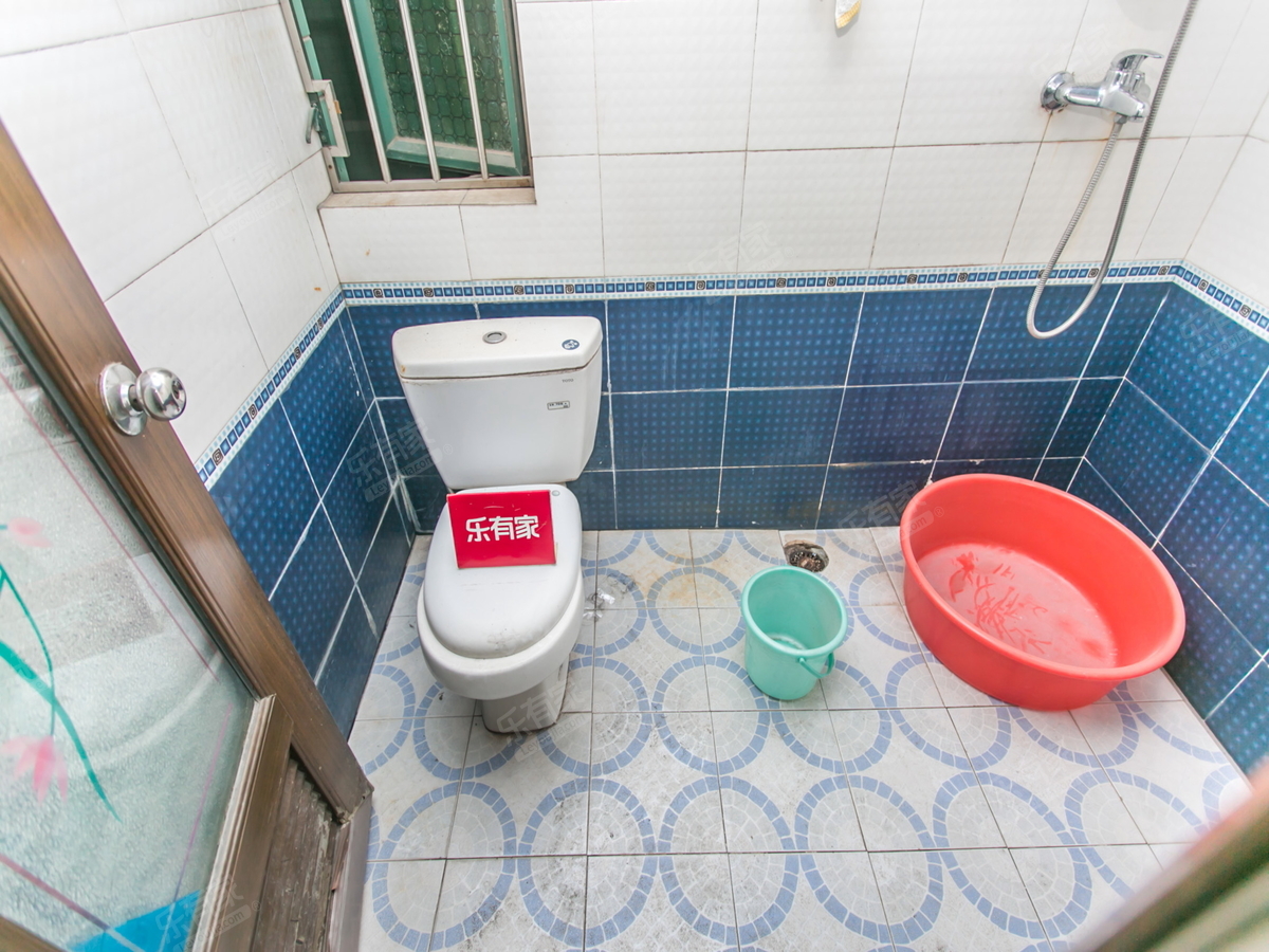 地下有商城，购物方便，周边还有较多商城可以对比！