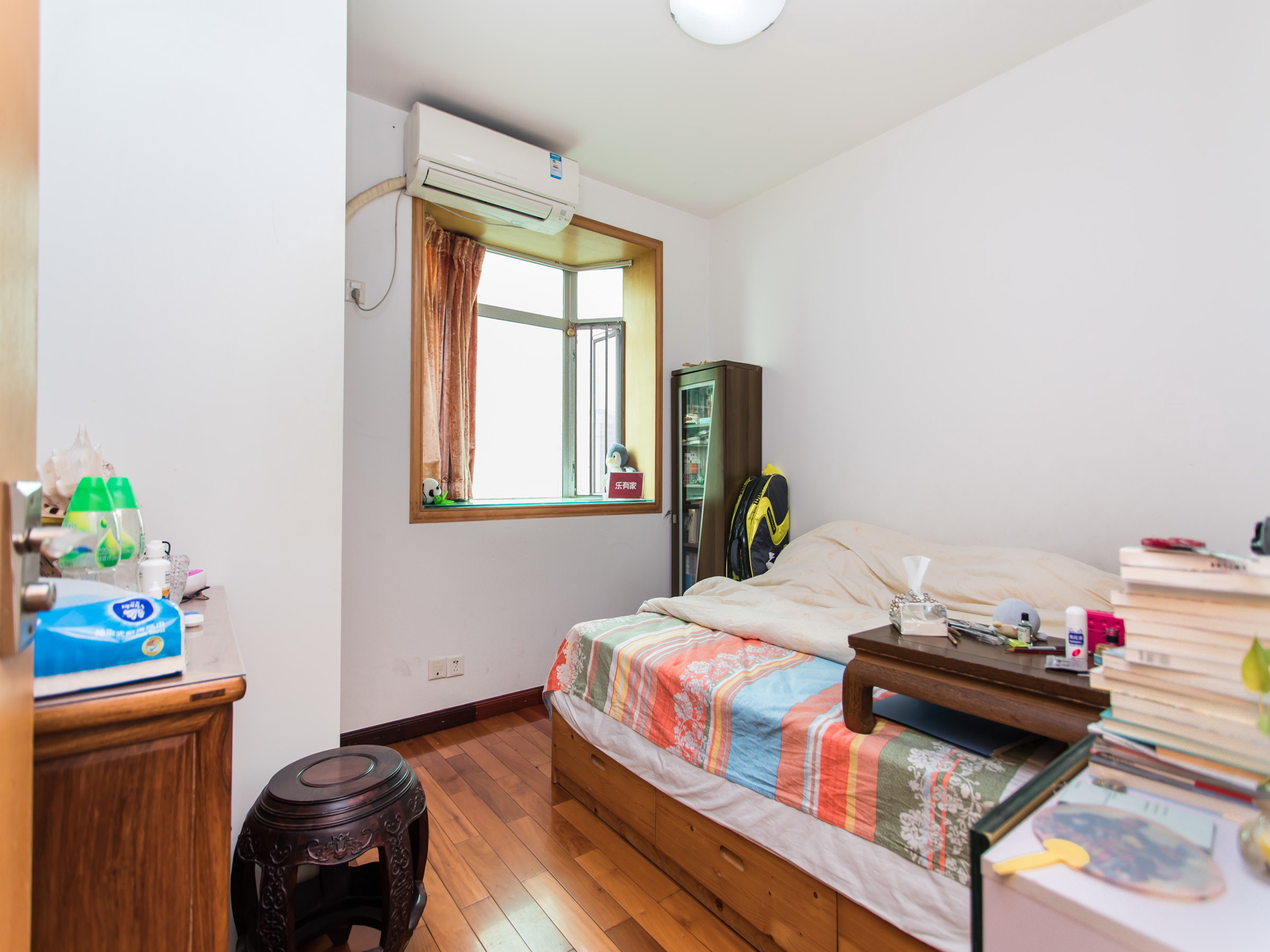 南北对流户型，花园小区3房，看香港视野