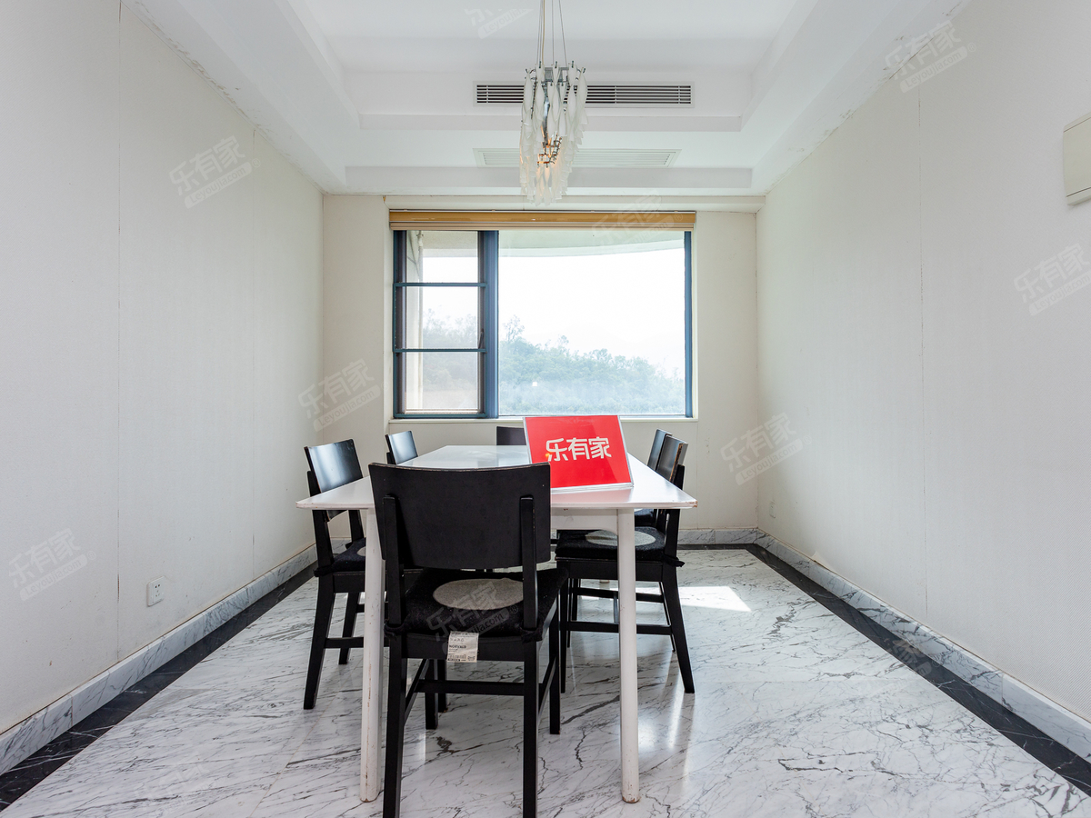 东方尊峪大平层，高层视野开阔，停车方便！