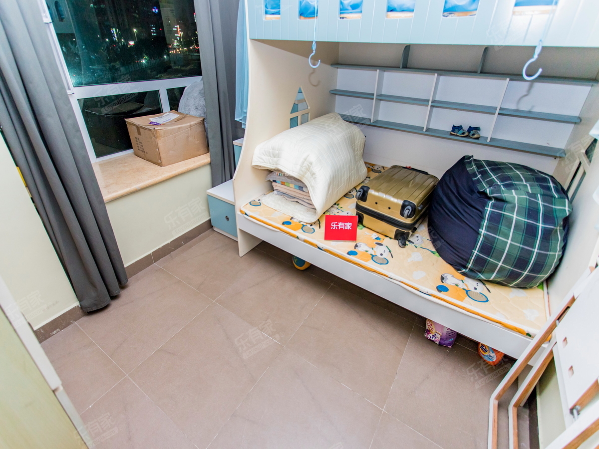 皓月花园一期大户型，，业主诚心出售