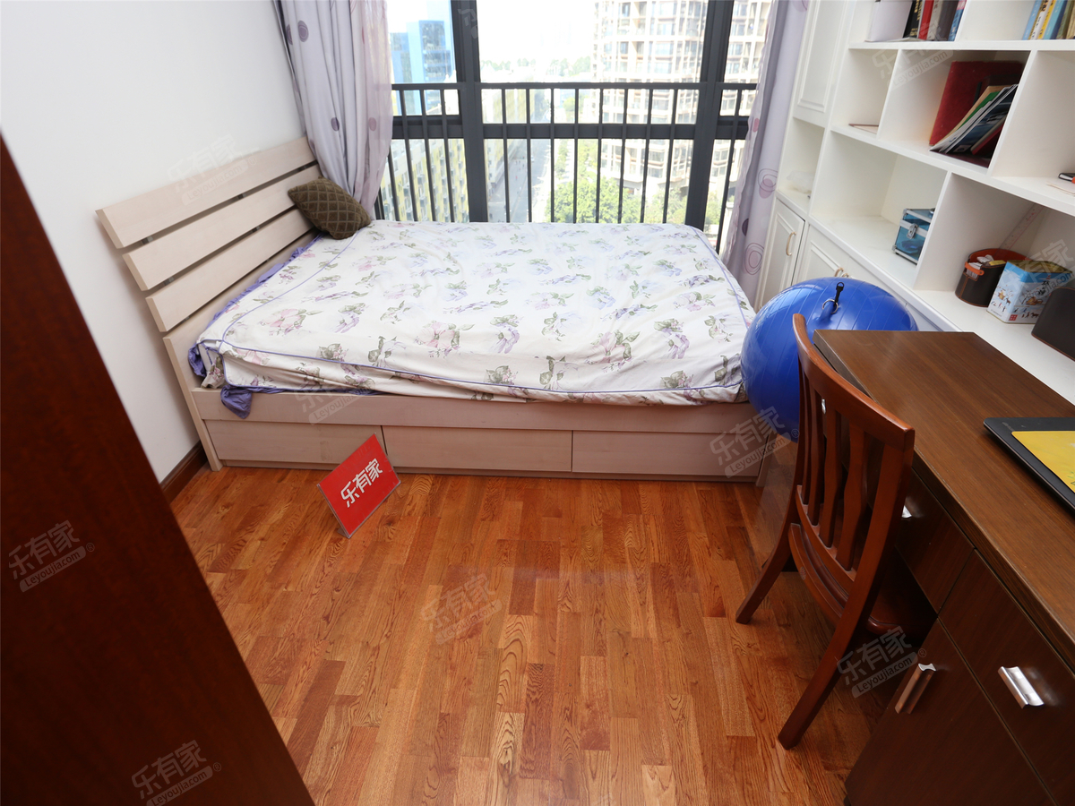 精装修4房，业主诚心出售