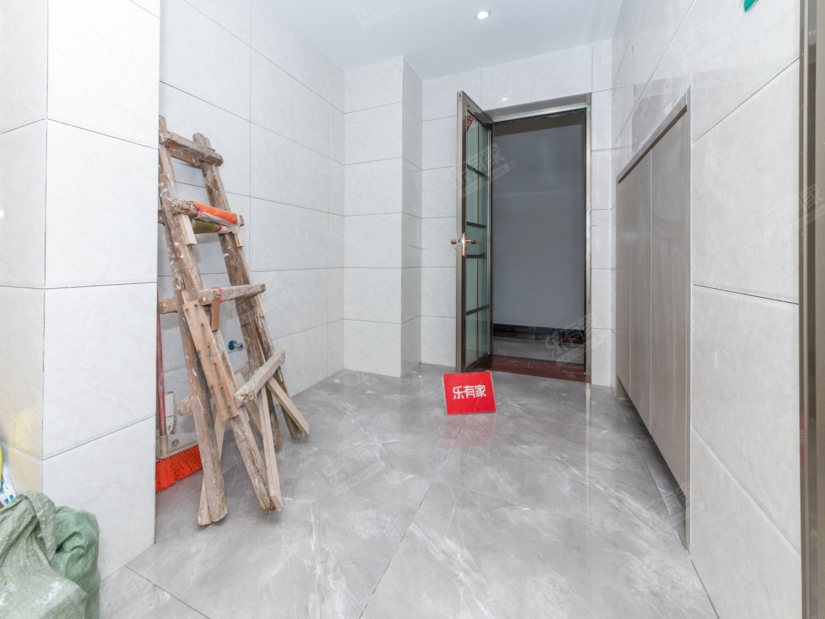 三层大复式，chao高使用率，精装拎包入住，诚心出，价格好谈