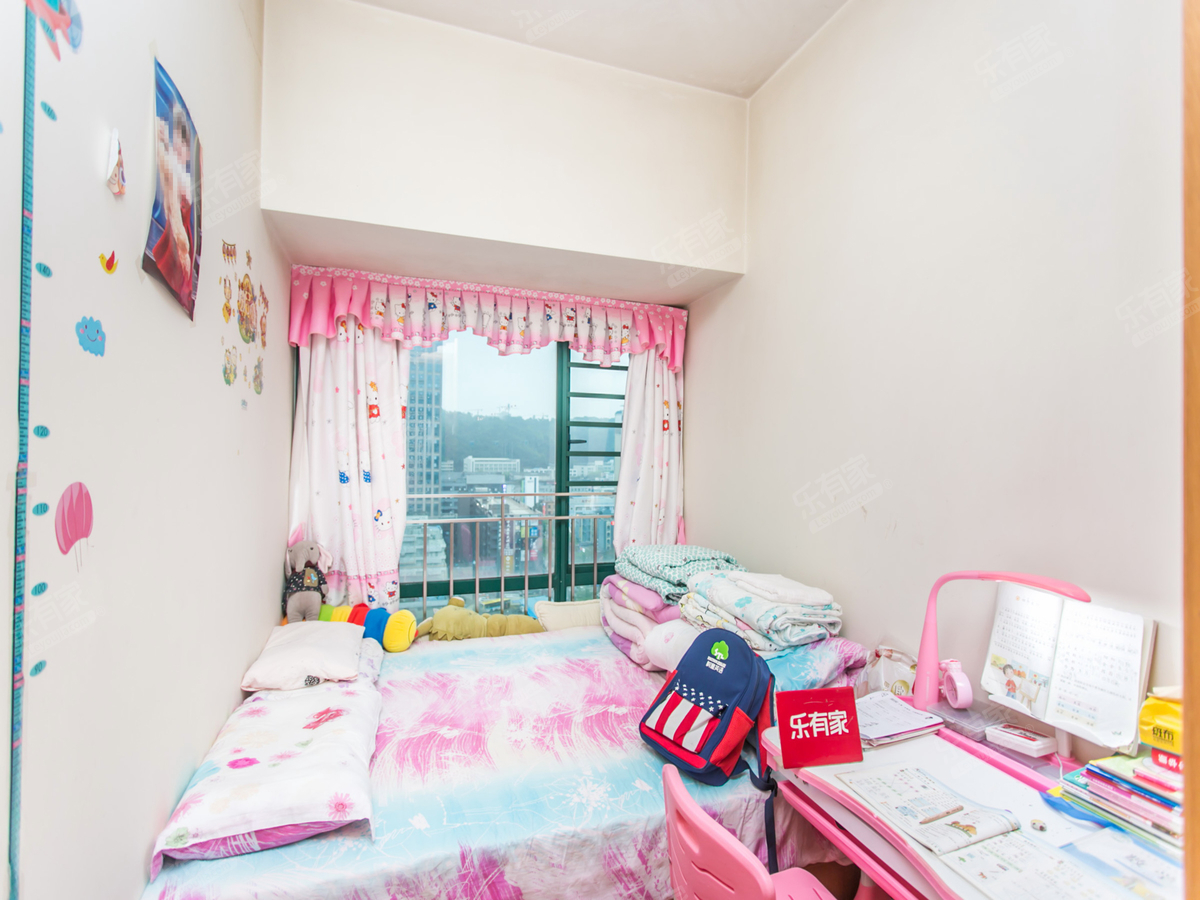 金港华庭正规大两房，户型方正，使用率高，保养不错，诚心出售