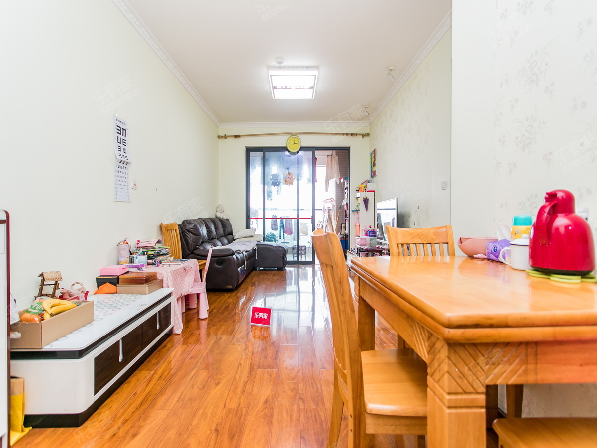 绿景公馆三房业主诚心出售，价格可以谈，欢迎实地看房