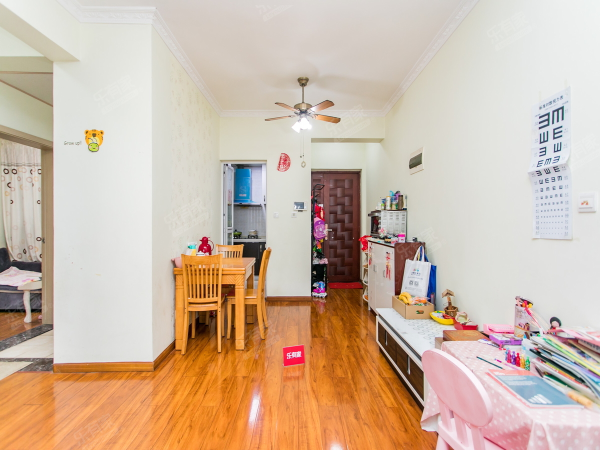 绿景公馆三房业主诚心出售，价格可以谈，欢迎实地看房