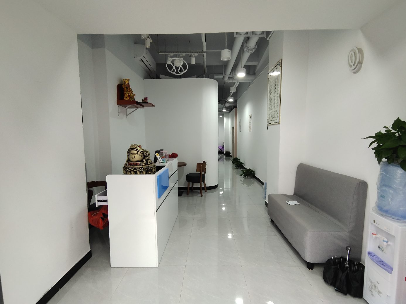 龙胜地铁口2楼商铺转让