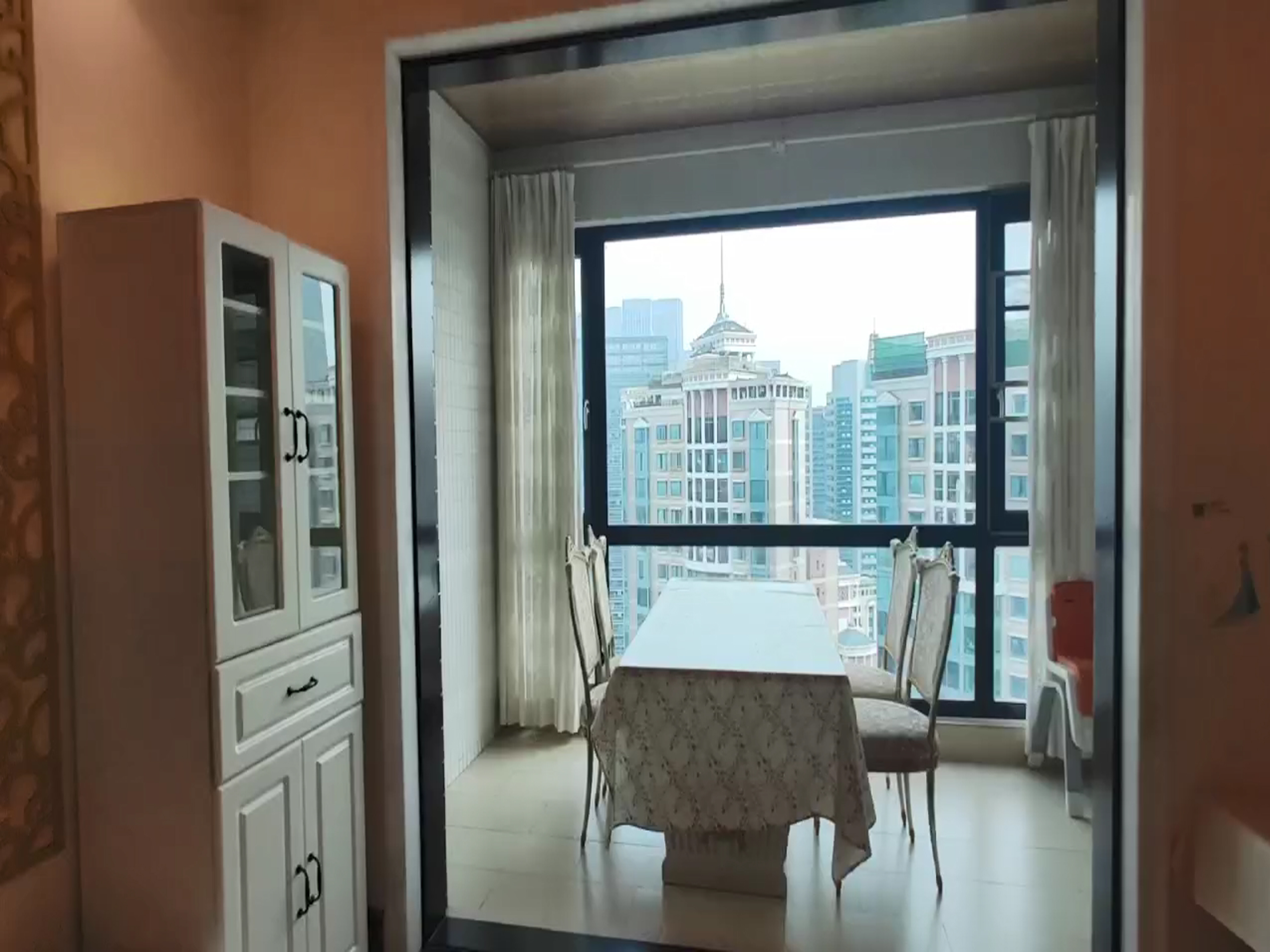 楼下就是美食街，附近地铁便利，业主诚心-江门东海十八居租房