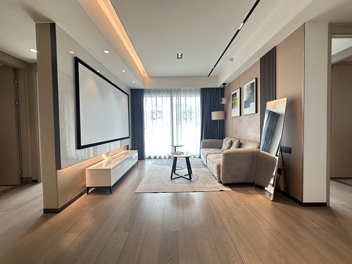 会展湾东城二期东南朝向普装3室2厅110m²出租