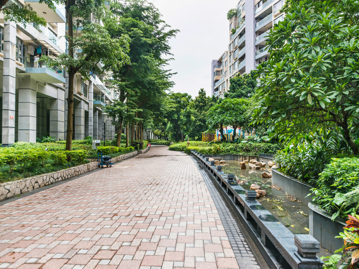 小区楼下有佳和泰生活超市,钱大妈,华润万家,香港大学深圳医院等盘鬃