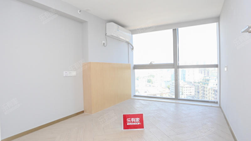 坂田五和地铁口，全新精装3房loft复式公寓，业主诚心出售